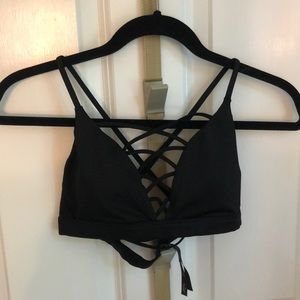 black strappy sports bra